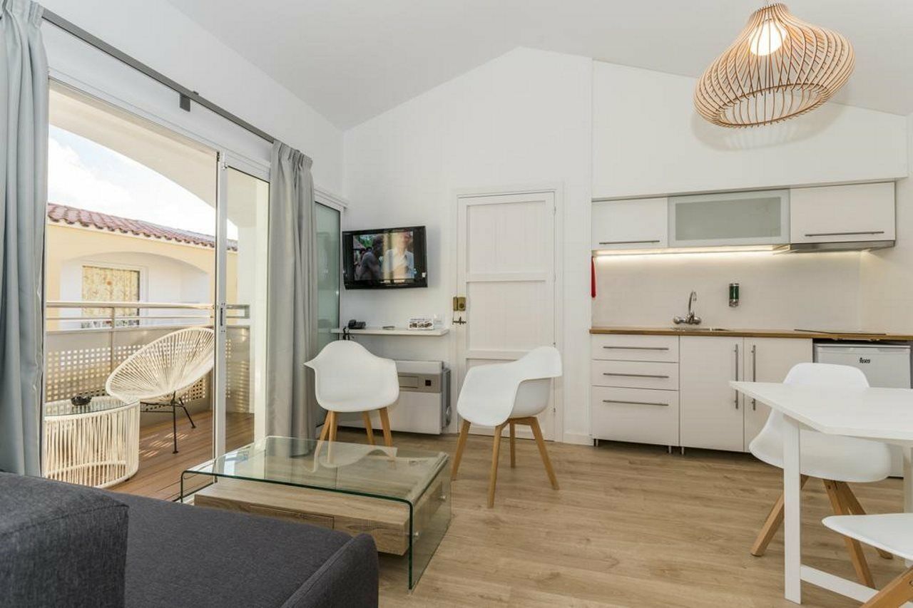 Apartaments Cales De Ponent Ciutadella  Buitenkant foto